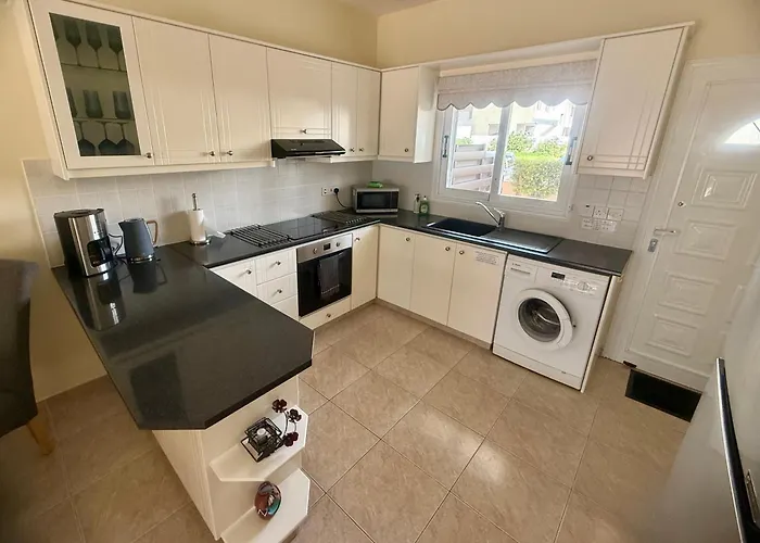 Sun Island One Bedroom * 파포스