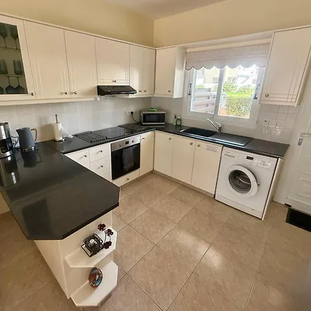 Sun Island One Bedroom * 파포스