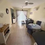 Sun Island One Bedroom 파포스