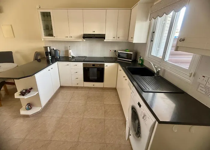 Sun Island One Bedroom Apartment *